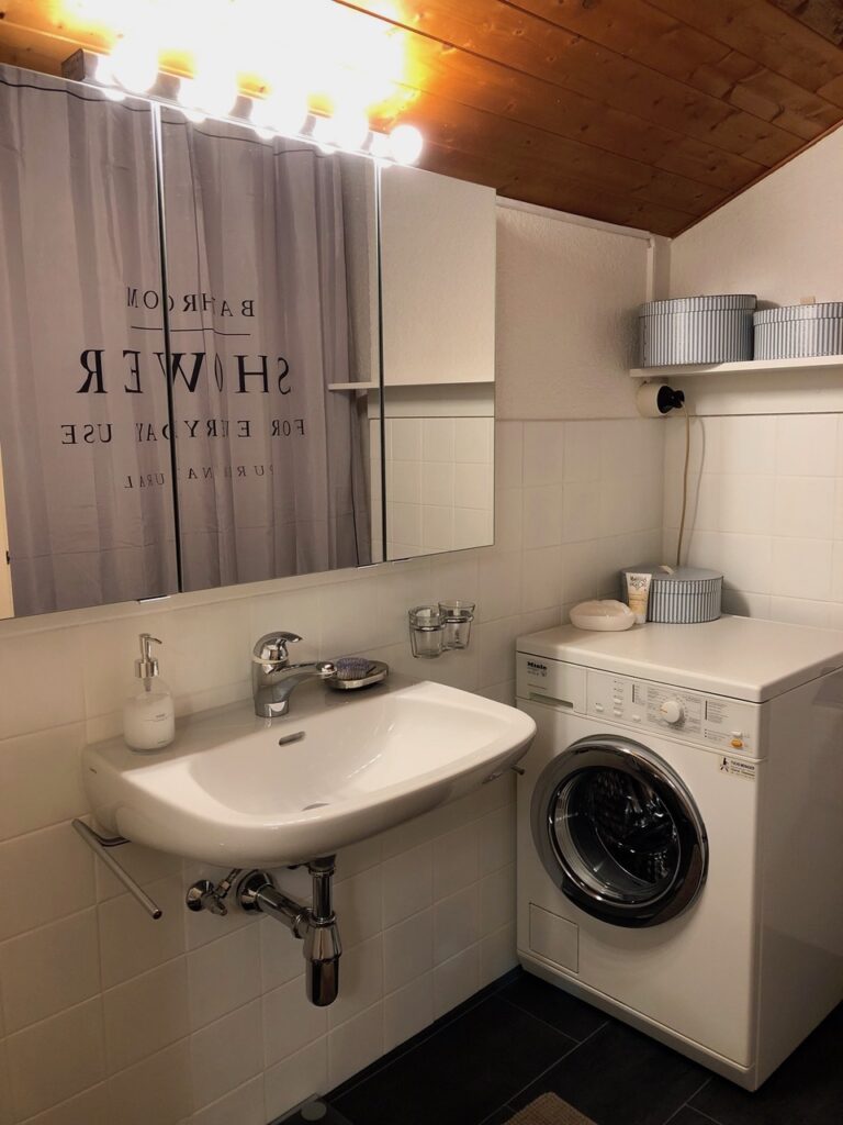 Salle de bain, WC et lave-linge Location appartement Anzère, salle de bain, WC, baignoire, lave-linge