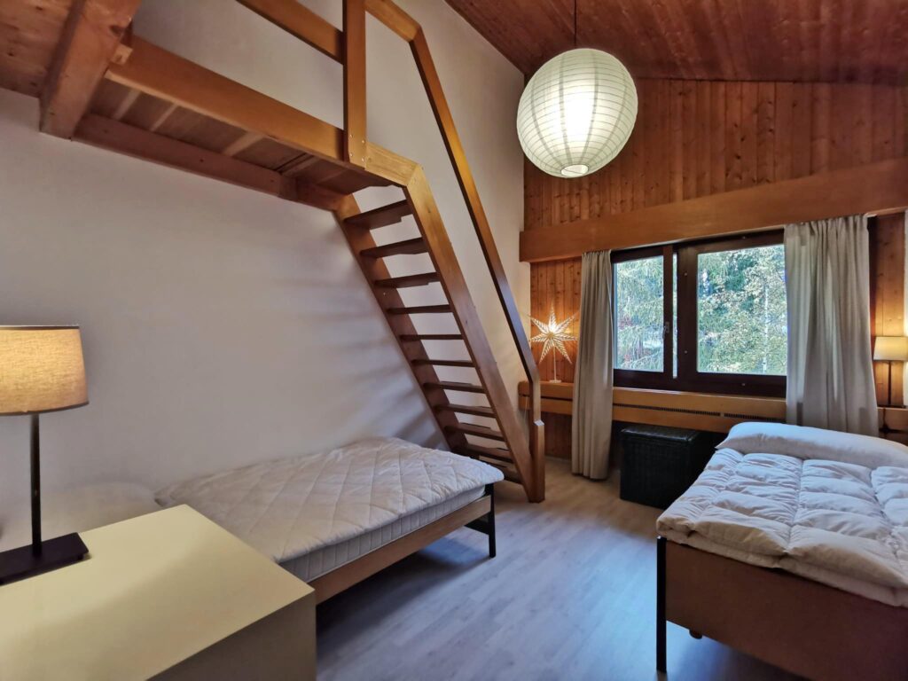 Chambre n°2 - 2 lits simples Location appartement Anzère, chambre lits simples et mezzanine lit double