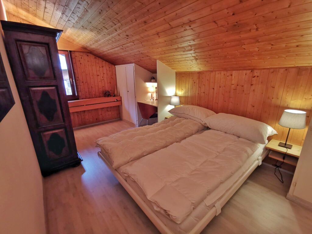 Chambre n°1 - 1 lit double Location appartement Anzère, chambre lit double